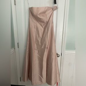 NWT Alfred Sung Women’s Sleeveless Trumpet Dress Gown Size 14 Cameo 187